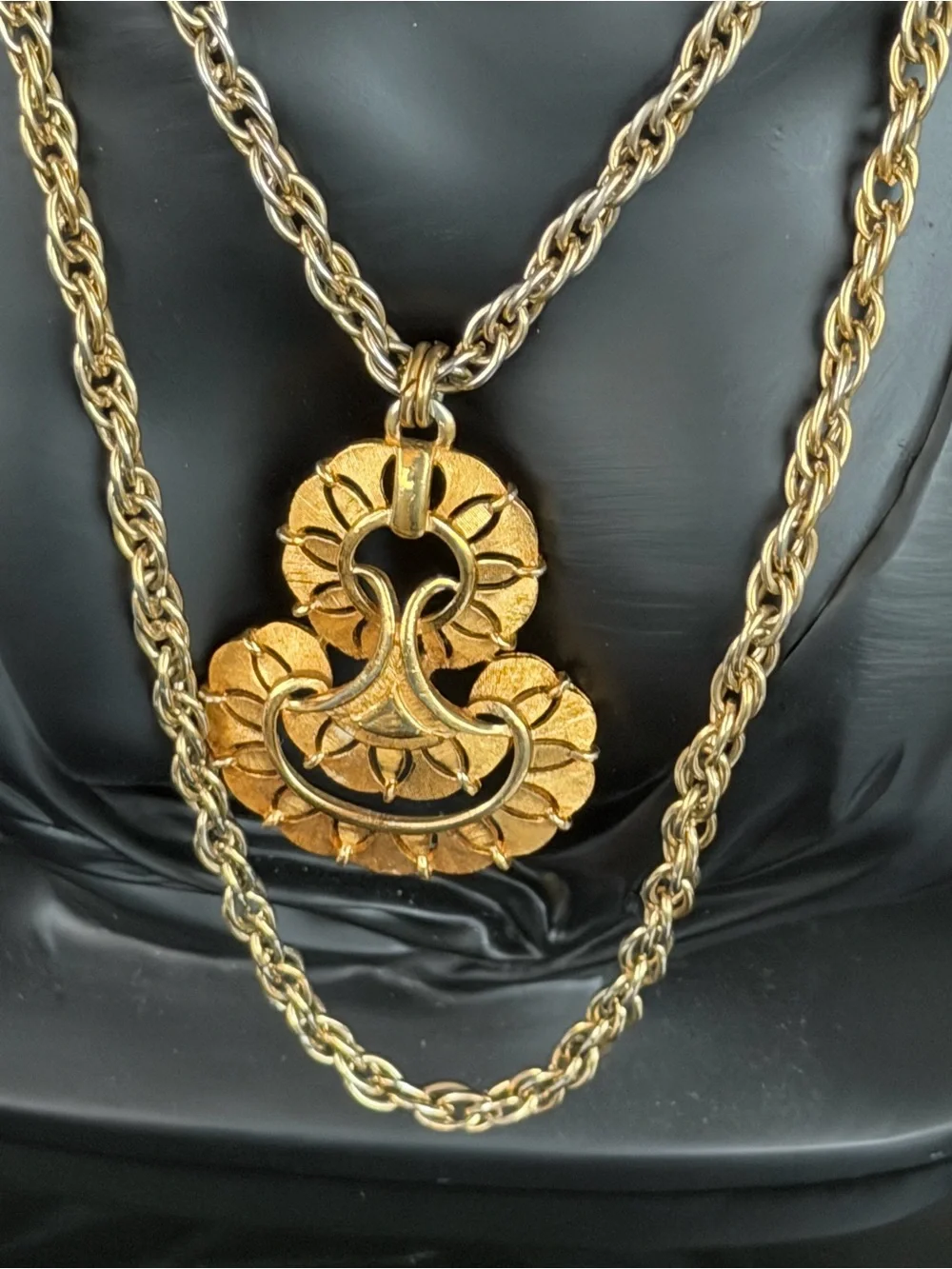 🔥 Vintage Trifari Oversized Gold Statement Pendant Double Chain Necklace